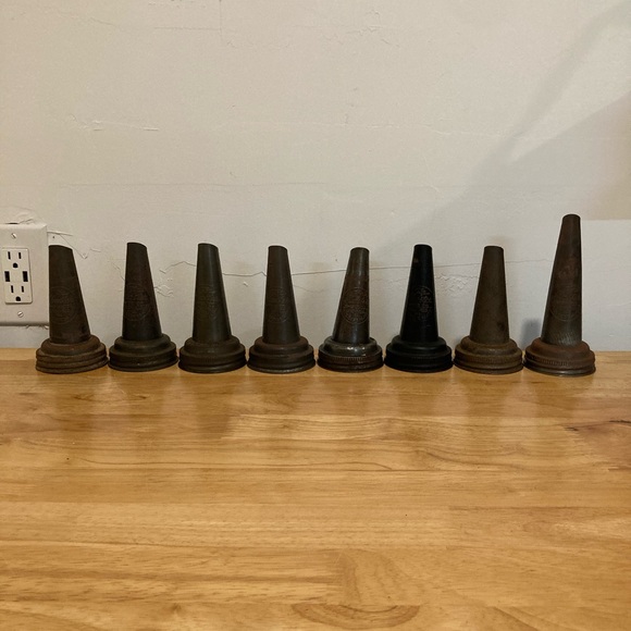 Sold! Vintage Motor Oil Glass Jars with Caddy - Picture 12 of 17